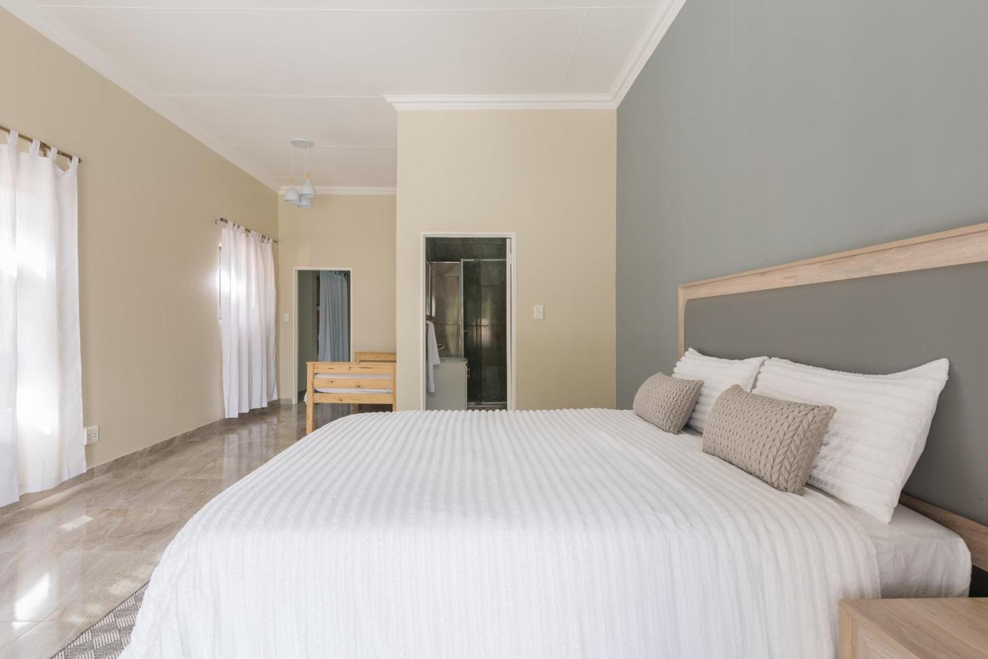 Evans Village - Apartments & Spa 요하네스버그 외부 사진